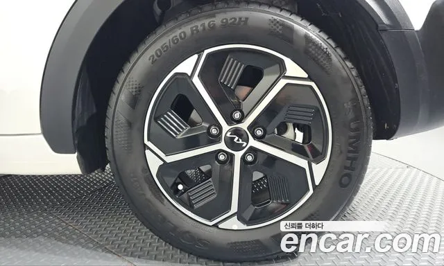 Kia Niro — фото 21
