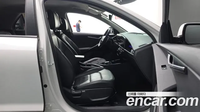 Kia Niro — фото 11