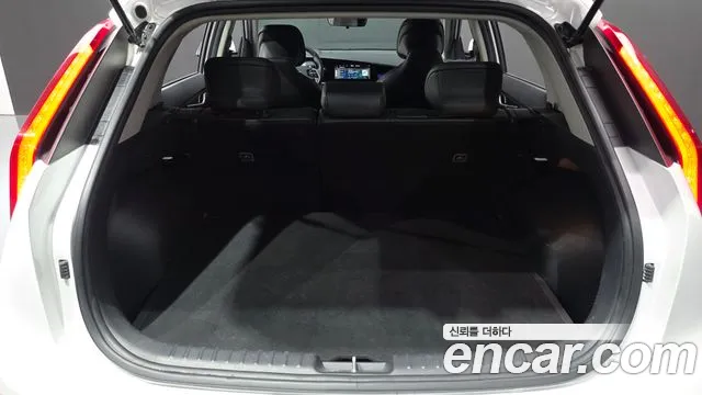 Kia Niro — фото 20