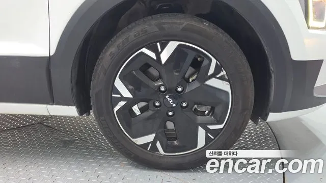 Kia Niro — фото 21