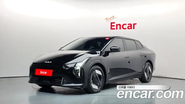 Kia EV4 — фото 1