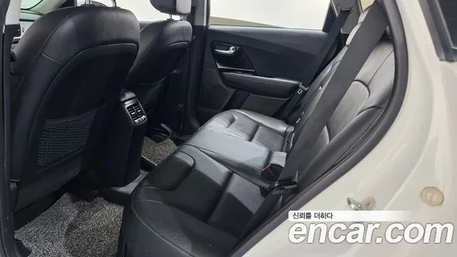 Kia Niro — фото 20