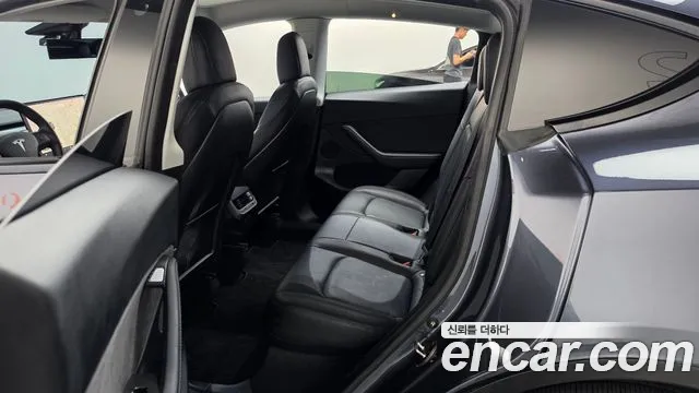Tesla Model Y — фото 11
