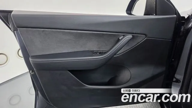 Tesla Model Y — фото 24