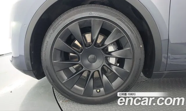 Tesla Model Y — фото 5