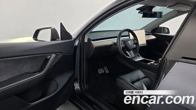 Tesla Model Y — фото 10