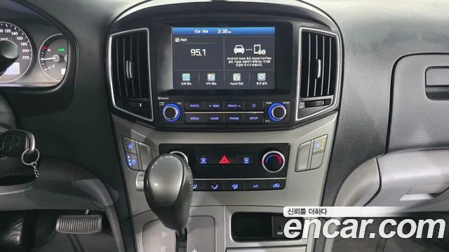Hyundai Starex — фото 14