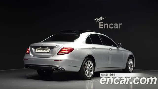 Mercedes-Benz E-Class — фото 1