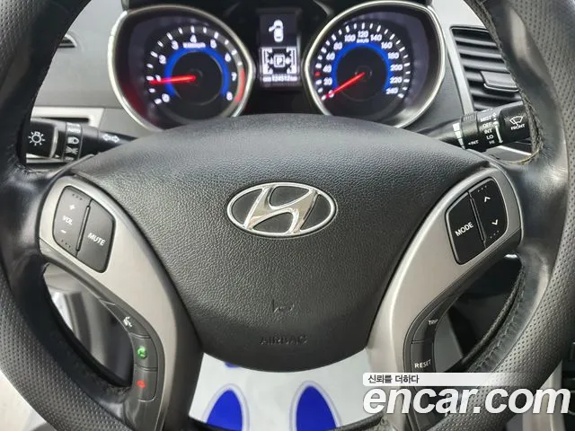 Hyundai Avante — фото 16