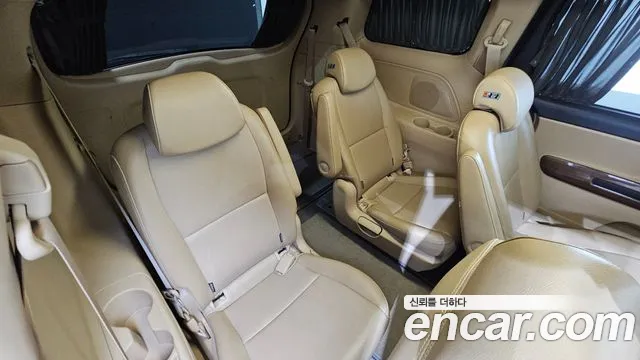 Kia Carnival — фото 11