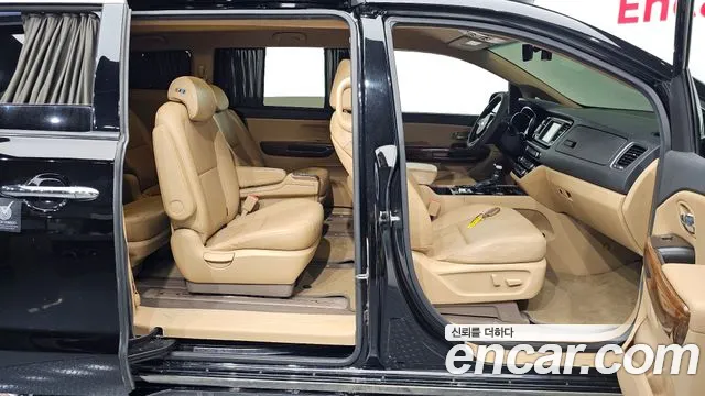 Kia Carnival — фото 12