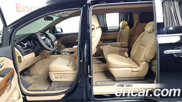 Kia Carnival — фото 13