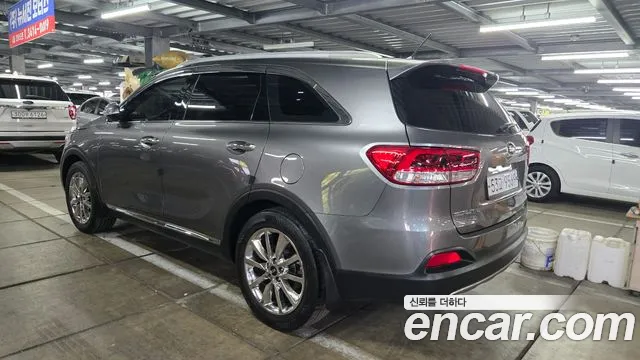 Kia Sorento — фото 4