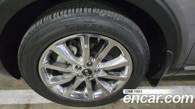Kia Sorento — фото 6
