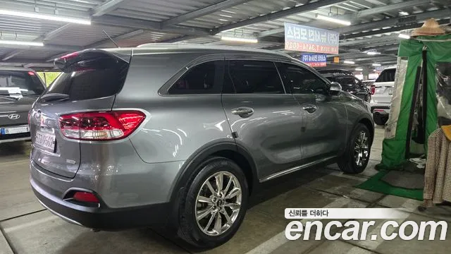 Kia Sorento — фото 7