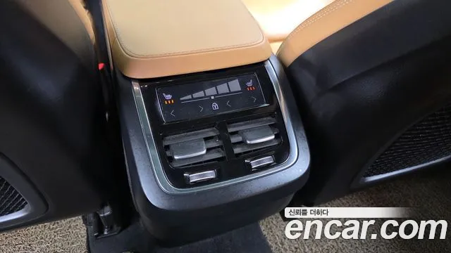 Volvo XC90 — фото 18