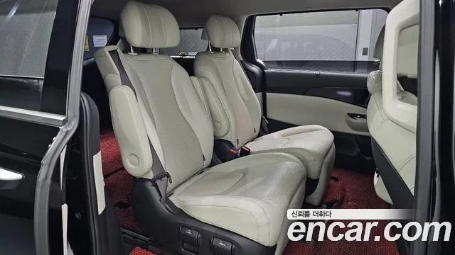 Kia Carnival — фото 11