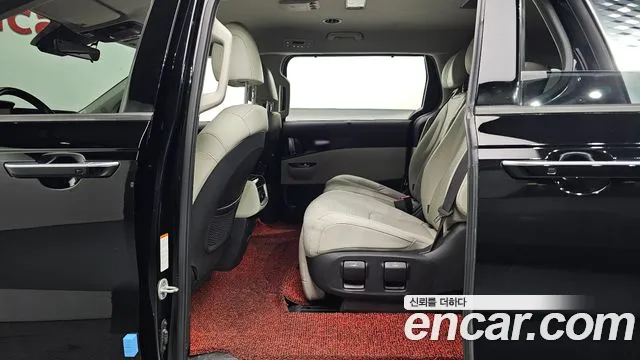 Kia Carnival — фото 12