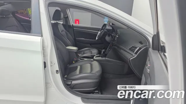Hyundai Avante — фото 11
