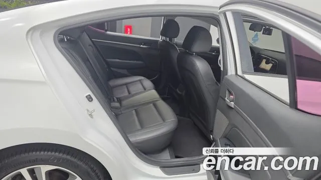 Hyundai Avante — фото 12