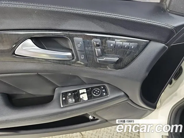 Mercedes-Benz CLS-Class — фото 18