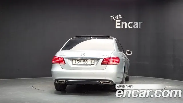 Mercedes-Benz E-Class — фото 3