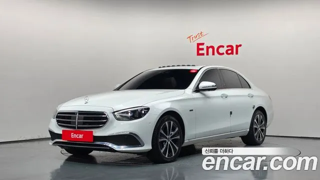 Mercedes-Benz E-Class — фото 1