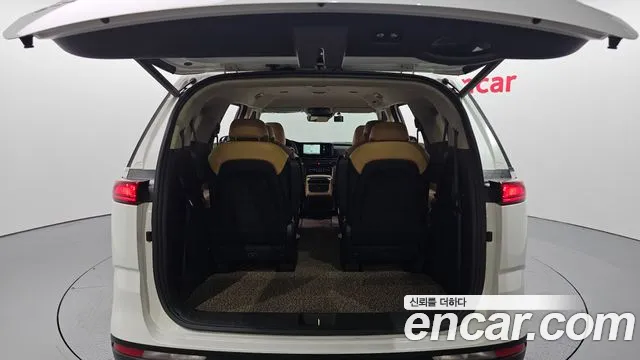 Kia Carnival — фото 14