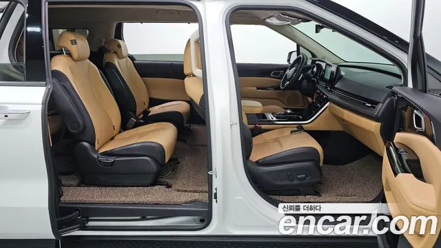 Kia Carnival — фото 16