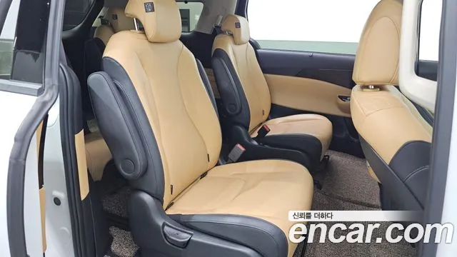 Kia Carnival — фото 10