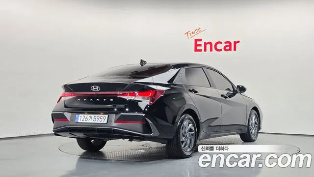 Hyundai Avante — фото 1