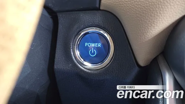 Toyota RAV4 — фото 18