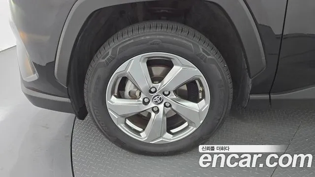 Toyota RAV4 — фото 4