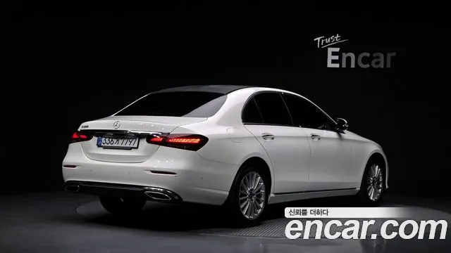 Mercedes-Benz E-Class — фото 1
