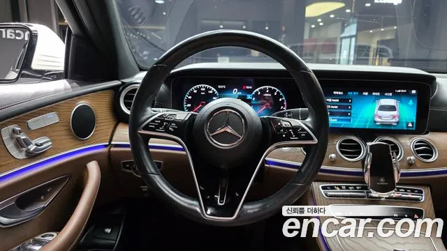 Mercedes-Benz E-Class — фото 13