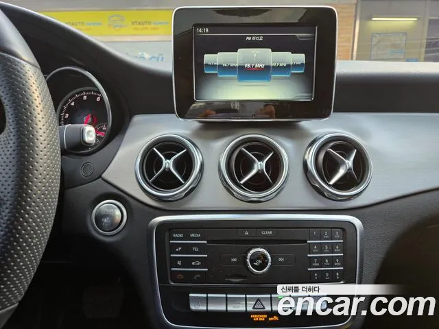Mercedes-Benz GLA-Class — фото 11