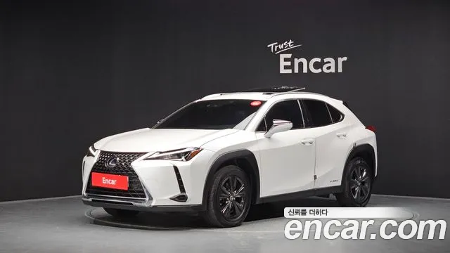 Lexus UX — фото 1