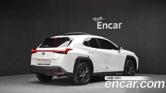 Lexus UX — фото 2