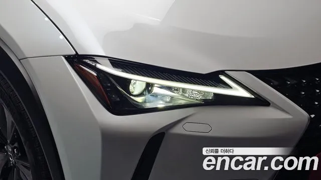 Lexus UX — фото 22