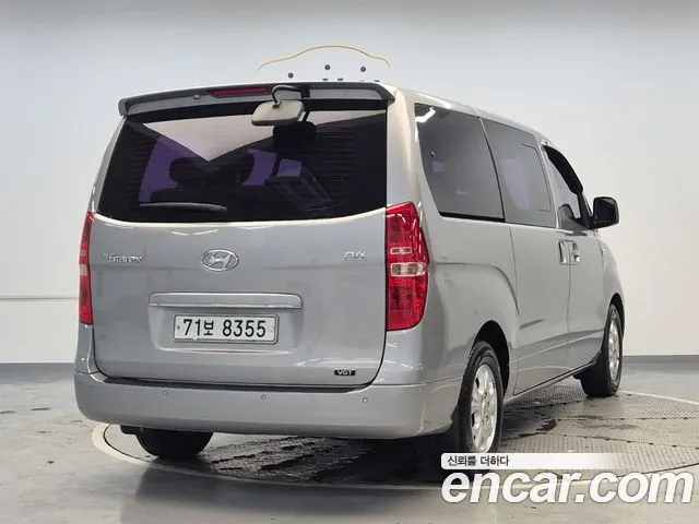 Hyundai Starex — фото 3