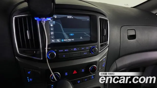 Hyundai Starex — фото 13