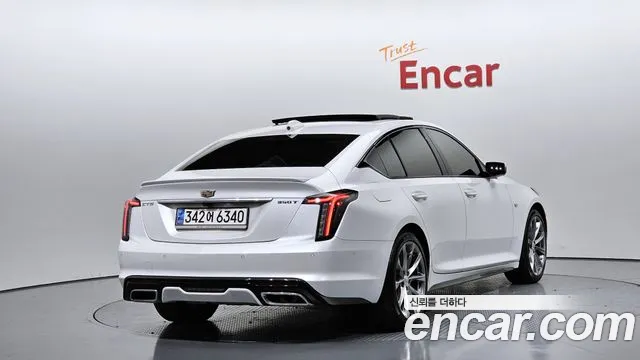 Cadillac CT5 — фото 1