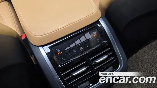 Volvo XC90 — фото 13
