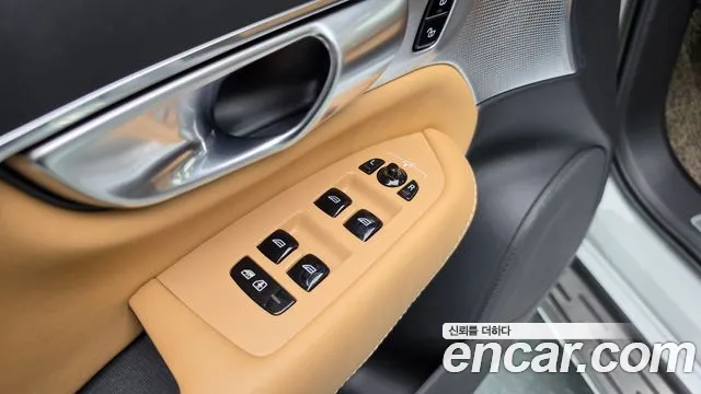 Volvo XC90 — фото 16