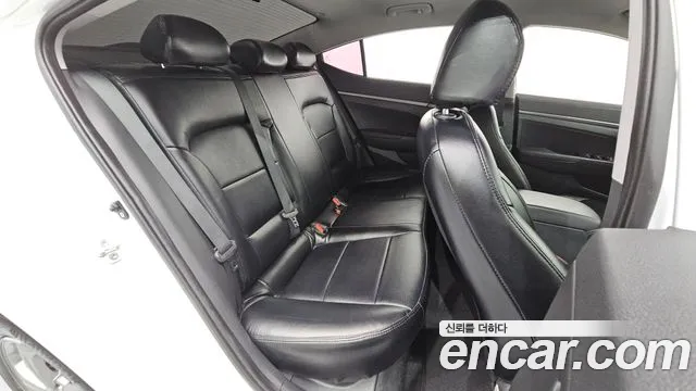 Hyundai Avante — фото 11