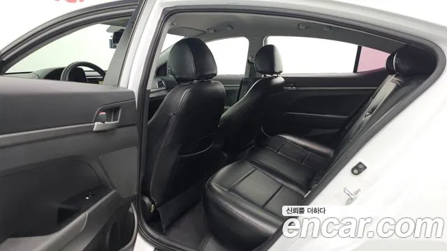 Hyundai Avante — фото 12