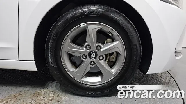 Hyundai Avante — фото 21
