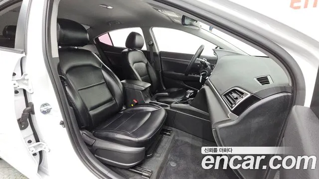 Hyundai Avante — фото 26