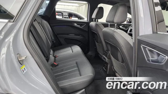 Audi Q4 e-tron — фото 11