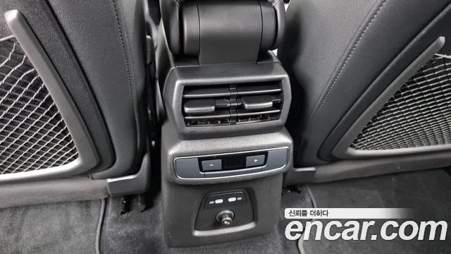 Audi Q4 e-tron — фото 18